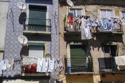 Ropa tendida en los balcones