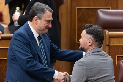 El portavoz del PNV en el Congreso, Aitor Esteban, y el de ERC, Gabriel Rufián