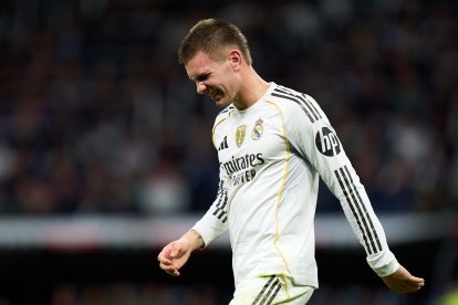 MADRID, SPAIN - NOVEMBER 01: Franco Mastantuono of Real Madrid reacts during the LaLiga EA Sports match between Real Madrid CF and Valencia CF at Estadio Santiago Bernabeu on November 01, 2025 in Madrid, Spain. (Photo by Angel Martinez/Getty Images)
