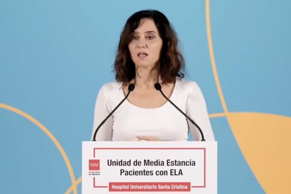La presidenta de la Comunidad de Madrid, Isabel Díaz Ayuso, visita la nueva Unidad de media estancia del Hospital público Universitario Santa Cristina