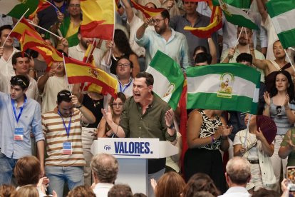 El presidente del PP andaluz y de la Junta, Juanma Moreno, durante un acto de partido el 15 de junio de 2025 en Málaga.