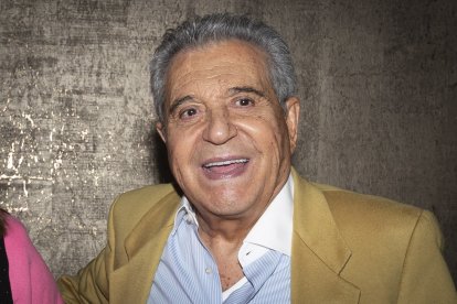 Andrés Pajares dona su busto al Teatro Amaya.