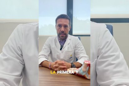 Rubén Sánchez, podólogo en Clínica CEMTRO, advierte que el barefoot transmite el impacto directamente a la estructura ósea y ligamentosa del pie.