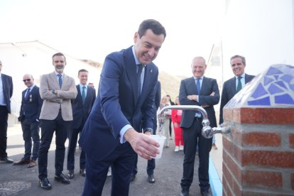 El presidente de la Junta de Andalucía, Juanma Moreno, durante la inauguración de la ETAP en Cuevas del Almanzora (Almería).

REMITIDA / HANDOUT por JUNTA DE ANDALUCÍA
Fotografía remitida a medios de comunicación exclusivamente para ilustrar la noticia a la que hace referencia la imagen, y citando la procedencia de la imagen en la firma
11/11/2025