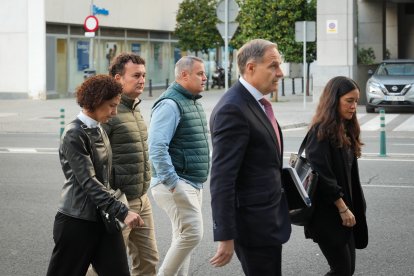 Los padres de Sandra Peña a su llegada a la Fiscalía de Menores de Sevilla.