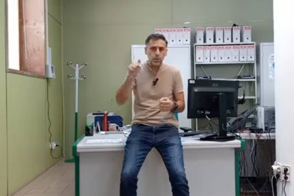 Alfonso Muñoz, funcionario de la Seguridad Social, durante su explicación viral sobre cómo se calcula la paga extra de las pensiones