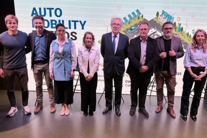 Foto de familia de todos los asistentes al evento.