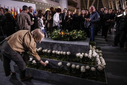 Monumento en honor a las víctimas presente en el funeral de Estado