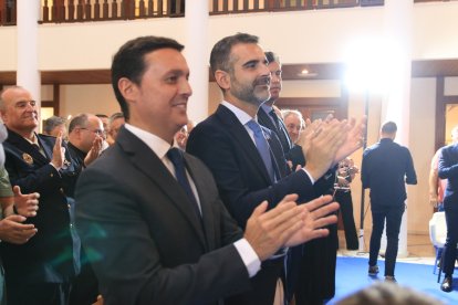 El hasta ahora presidente del PP y de la Diputación de Almería, Javier Aureliano García, junto al consejero de la Junta de Andalucía, Ramón Fernández-Pacheco, en una imagen de archivo.