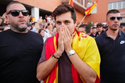 Vito Quiles en la concentración 'España combativa' en la Universidad Pablo Olavide de Sevilla.