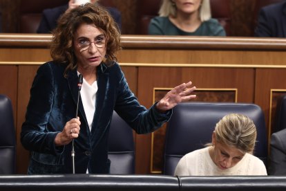 La vicepresidenta primera y ministra de Hacienda, María Jesús Montero, durante una sesión de control al Gobierno.