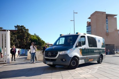 Un furgón de la Guardia Civil accede a la Ciudad de la Justicia de Almería.

EUROPA PRESS
20/11/2025