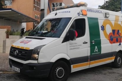 Ambulancia del 061.

REMITIDA / HANDOUT por 112 ANDALUCIA
Fotografía remitida a medios de comunicación exclusivamente para ilustrar la noticia a la que hace referencia la imagen, y citando la procedencia de la imagen en la firma
25/9/2023