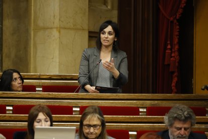 La portavoz del grupo mixto del parlament de Cataluña, Silvia Orriols, durante una sesión de control al presidente de la Generalitat de Cataluña.