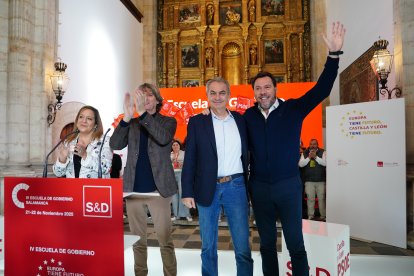 La presidenta de la Alianza Progresista europea, Iratxe García, el ministro, Óscar Puente, el expresidente, José Luis Rodríguez Zapatero, y el secretario general del PSOE de Castilla y León, Carlos Martínez, durante la segunda jornada de la Escuela de Gobierno del PSOECyL.