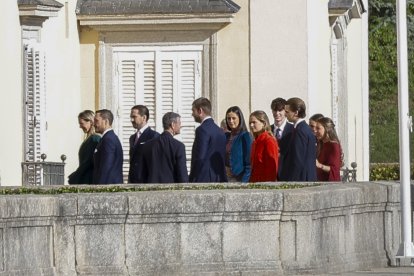 Los Urdangarin Borbón junto a Victoria Federica y la familia griega de la Reina Sofía en El Pardo.