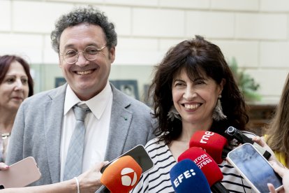 (Foto de ARCHIVO)
La ministra de Igualdad, Ana Redondo, atiende a medios a su llegada a reunirse con el Fiscal General del Estado, en la sede de la Fiscalía General del Estado, a 24 de julio de 2024, en Madrid (España). La ministra de Igualdad ha anunciado que un renovado Pacto de Estado contra la Violencia de Género podría ser una realidad en octubre o noviembre. El objetivo es que el acuerdo incorpore medidas que abarquen los distintos tipos de malos tratos.

A. Pérez Meca / Europa Press
24 JULIO 2024;MADRID;MINISTRA DE IGUALDAD;FISCAL GENERAL DEL ESTADO
24/7/2024