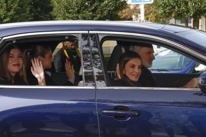 Felipe VI, Letizia, Leonor y Sofia, llegando a El Pardo, este sábado.