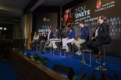 El presidente de Castilla y León, Alfonso Fernández Mañueco, en un acto por el 25N