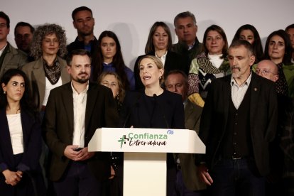 La presidenta de la Junta de Extremadura, María Guardiola y los candidatos del PP de Extremadura para las elecciones autonómicas del 21 de diciembre. EuropaPress

Jorge Armestar / Europa Press
17/11/2025