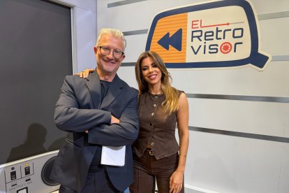Josep Ramon Lluch y Anaïs Ordóñez, presentadores de "El retrovisor"