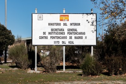 Cartel de la prisión de Soto del Real, a 27 de noviembre de 2025, en Soto del Real, Madrid