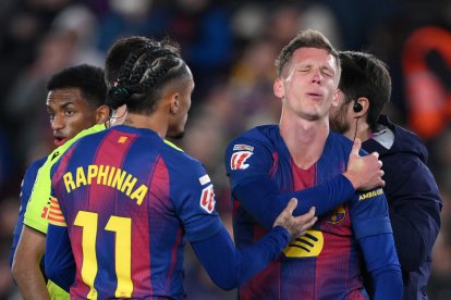 BARCELONA, SPAIN - DECEMBER 02: Dani Olmo of FC Barcelona reacts to an injury after scoring his team's second goal and later being substituted off during the LaLiga EA Sports match between FC Barcelona and Atletico de Madrid at Spotify Camp Nou on December 02, 2025 in Barcelona, Spain. (Photo by David Ramos/Getty Images)