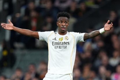 MADRID, SPAIN - DECEMBER 07: Vinicius Junior of Real Madrid reacts during the LaLiga EA Sports match between Real Madrid CF and RC Celta de Vigo at Estadio Santiago Bernabeu on December 07, 2025 in Madrid, Spain. (Photo by Angel Martinez/Getty Images)