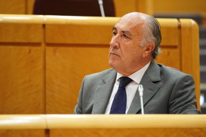 El senador del PP y alcalde de Algeciras (Cádiz), José Ignacio Landaluce, en el Senado.

REMITIDA / HANDOUT por PP DE ALGECIRAS
Fotografía remitida a medios de comunicación exclusivamente para ilustrar la noticia a la que hace referencia la imagen, y citando la procedencia de la imagen en la firma
05/11/2024