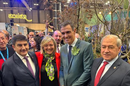 (Foto de ARCHIVO)
El presidente del Gobierno, Pedro Sánchez, visita el stand de Galicia jutno al delegado Pedro Blanco; la alcaldesa de Lugo, Paula Alvarellos; y el presidente de la Diputación de Lugo, José Tomé.

REMITIDA / HANDOUT por DELEGACIÓN DEL GOBIERNO
Fotografía remitida a medios de comunicación exclusivamente para ilustrar la noticia a la que hace referencia la imagen, y citando la procedencia de la imagen en la firma
24/1/2025