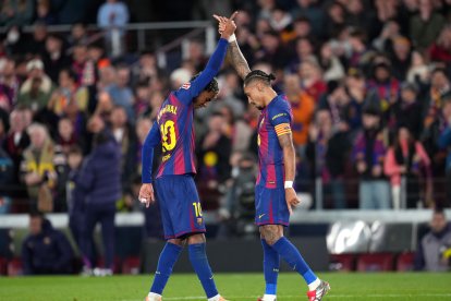 BARCELONA, SPAIN - DECEMBER 13: Raphinha of FC Barcelona (R) celebrates scoring his team's first goal with teammate Lamine Yamal (L) during the LaLiga EA Sports match between FC Barcelona and CA Osasuna at Spotify Camp Nou on December 13, 2025 in Barcelona, Spain. (Photo by Alex Caparros/Getty Images)