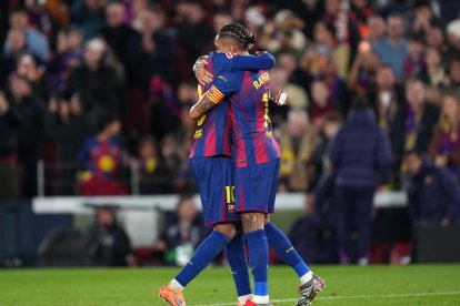 BARCELONA, SPAIN - DECEMBER 13: Raphinha of FC Barcelona (R) celebrates scoring his team's first goal with teammate Lamine Yamal (L) during the LaLiga EA Sports match between FC Barcelona and CA Osasuna at Spotify Camp Nou on December 13, 2025 in Barcelona, Spain. (Photo by Alex Caparros/Getty Images)