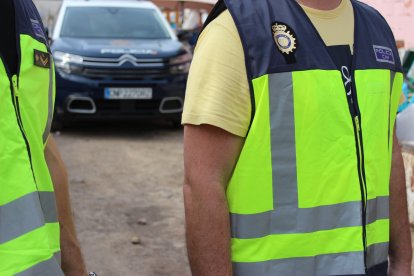 Agentes de la Policía Nacional en el operativo

REMITIDA / HANDOUT por JEFATURA
Fotografía remitida a medios de comunicación exclusivamente para ilustrar la noticia a la que hace referencia la imagen, y citando la procedencia de la imagen en la firma
06/11/2025