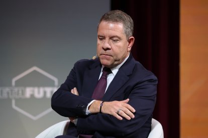 (Foto de ARCHIVO)
El presidente de la Junta de Castilla-La Mancha, Emiliano García-Page, interviene durante el foro Metafuturo 2025, en el Ateneo de Madrid, a 20 de noviembre de 2025, en Madrid (España). El foro, organizado por Atresmedia, reúne a todo tipo de personalidades del ámbito social y político para debatir sobre temas como la Inteligencia Artificial, la digitalización, la libertad de expresión, la geopolítica, la transición energética, las migraciones, el papel de la mujer en la sociedad y el impacto de las pantallas, entre otros. Por primera vez el foro, que arrancaba el lunes 17 de noviembre en Madrid, se clausurará el 21 de noviembre en Barcelona.

Alejandro Martínez Vélez - Europa Press
20/11/2025