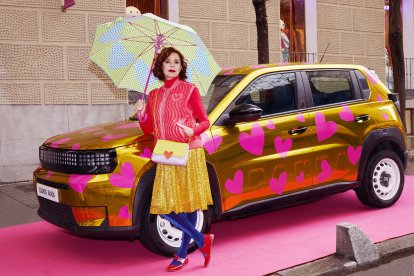 agatha ruiz de la prada con el Fiat Panda