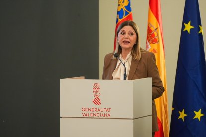 (Foto de ARCHIVO)
La consellera de Educación y Cultura, Mª del Carmen Ortí, interviene durante el traspaso de carteras de los consellers y conselleras de la Generalitat Valenciana, a 4 de diciembre de 2025, en Valencia, Comunidad Valenciana (España). El recién nombrado president de la Generalitat Valenciana, Juanfran Pérez Llorca, que asumió el cargo tras la marcha de Carlos Mazón, ha afrontado ya su primer gran cometido: reconfigurar el Consell. Este miércoles ha definido el equipo y distribuido las consellerias con las que piensa gobernar el año y medio que resta de legislatura al frente de la Comunitat Valenciana.

Jorge Gil / Europa Press
04 DICIEMBRE 2025;TRASPASO;CONSELL;GENERALITAT;VALENCIA;MAZÓN;PÉREZ LLORCA
04/12/2025
