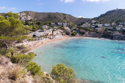 Playa El Portet, en Moraira (Alicante)

REMITIDA / HANDOUT por TURISME COMUNITAT VALENCIANA
Fotografía remitida a medios de comunicación exclusivamente para ilustrar la noticia a la que hace referencia la imagen, y citando la procedencia de la imagen en la firma
10/7/2025
