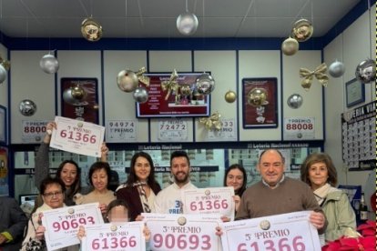 'La Estrella' de Gandia reparte dos series del 3º y 5º premio y apura la suerte: ayer vendió el último décimo

REMITIDA / HANDOUT por LA BUENA ESTRELLA DE GANDIA
Fotografía remitida a medios de comunicación exclusivamente para ilustrar la noticia a la que hace referencia la imagen, y citando la procedencia de la imagen en la firma
22/12/2025