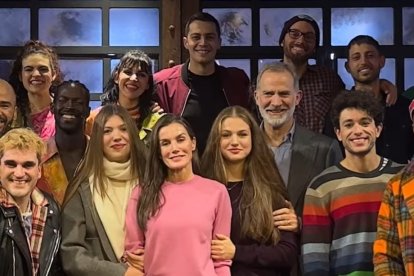 Los Reyes y sus hijas, de escapada al musical 'Rent'.