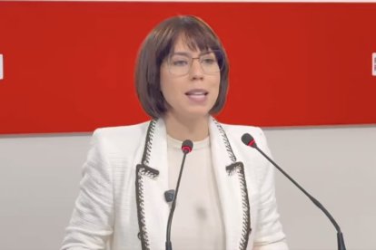 La ministra de Ciencia y líder del PSPV-PSOE, Diana Morant, con su look gafas