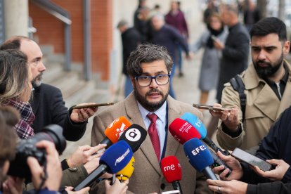 Álvaro Ortuño, hermano de Andrea -superviviente del naufragio de Indonesia- y portavoz de la familia