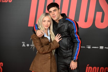 Ana Mena y Óscar Casas.