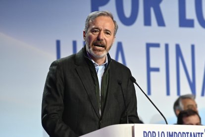 El presidente de Aragón, Jorge Azcón, durante la clausura del acto de presentación de la 'Declaración de Zaragoza', en el World Trade Center, a 18 de enero de 2026, en Zaragoza, Aragón (España). La Declaración trata de reforzar una imagen de bloque autonómico alineado con Feijóo frente al plan de financiación de Sánchez, algo que el PP utilizará para pedir “voto útil” en comunidades donde ya gobierna o aspira a gobernar en las próximas elecciones autonómicas.

Ramón Comet / Europa Press
18 ENERO 2026;PARTIDO POLÍTICO
18/1/2026