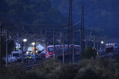 Zona del accidente ferroviario durante la pasada noche.