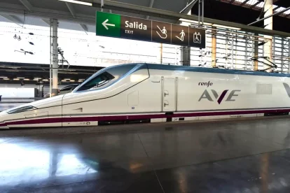 AVE de Renfe estacionado.