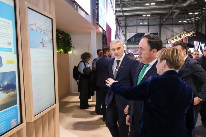 El president de la Generalitat visita el estand de la Comunitat Valenciana en Fitur