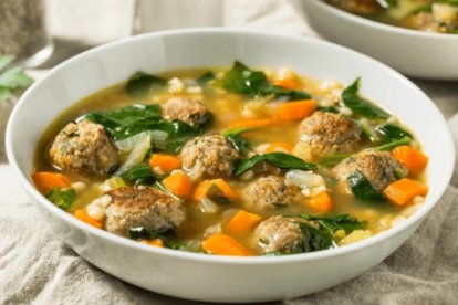 Sopa de boda italiana