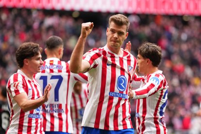 MADRID, SPAIN - JANUARY 25: Alexander Sorloth of Atletico de Madrid celebrates scoring his team's first goal during the LaLiga EA Sports match between Atletico de Madrid and RCD Mallorca at Riyadh Air Metropolitano on January 25, 2026 in Madrid, Spain. (Photo by Angel Martinez/Getty Images)