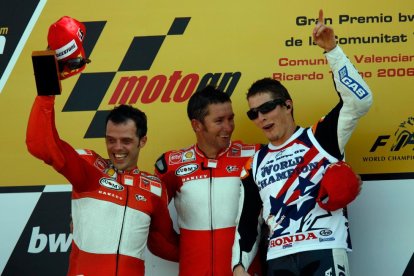loris+capirossi+troy+bayliss+y+nicky+hayden+podio+motogp+2006+valenciagp.jpg