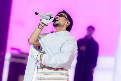 El cantante Abraham Mateo durante su concierto en el Movistar Arena, a 11 de enero de 2026, en Madrid (España). Mateo celebra los  20 años de trayectoria musical con un concierto especial que repasa sus mayores éxitos y momentos clave desde sus inicios ha.